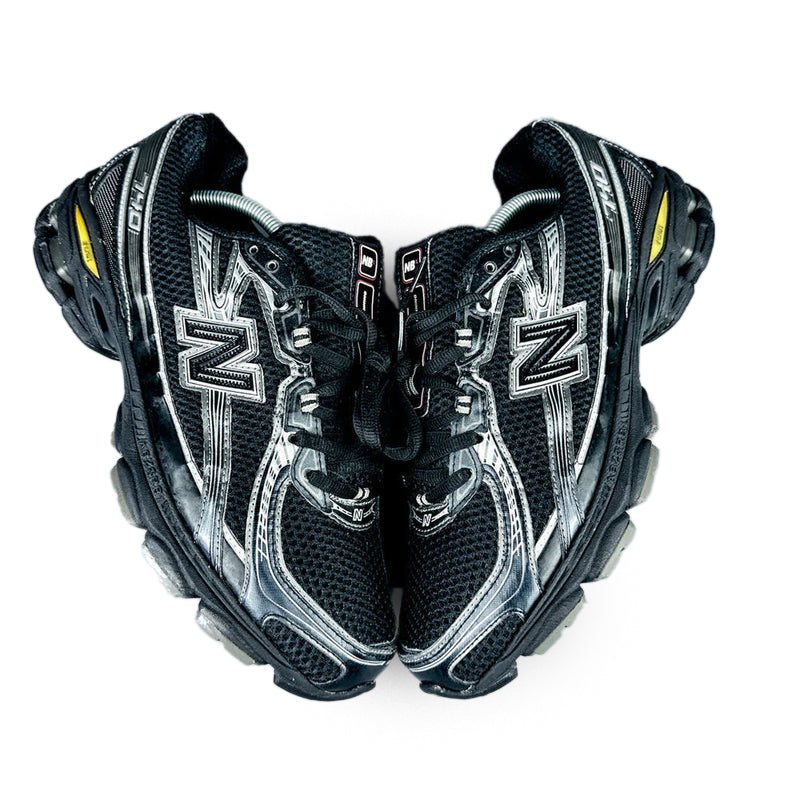 New Balance 740 BLACK